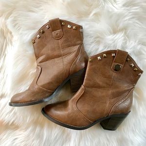 💜2/$15 Soda brown boots